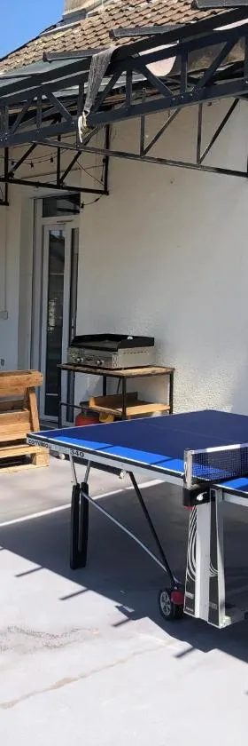 Magnifique maison centre ville avec terrasse et jardin，位于圣瑞尼安的酒店