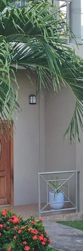 Cozy one Bedroom Apartment Garden side，位于Lambeau的酒店