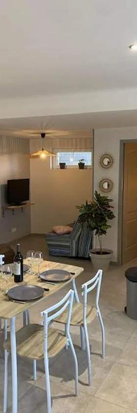 Appartement cocooning a ruaux，位于普隆比埃莱班的酒店