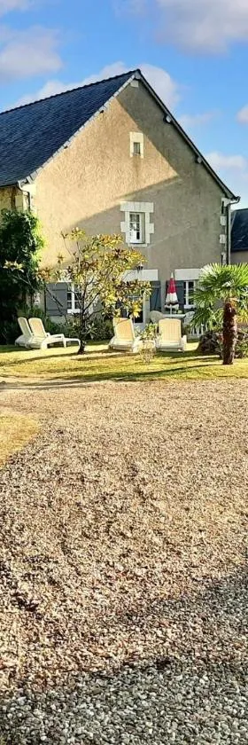 Studio confortable à Thilouze de 55 m² avec jardin privatif，位于Thilouze的酒店