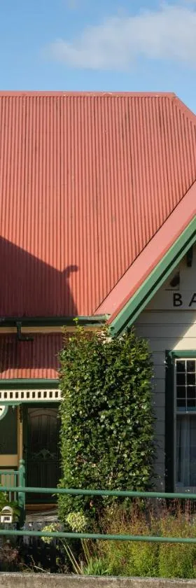 Derby Bank House- Heritage listed two bedroom old school B&B suite or a self contained cabin，位于Derby的酒店