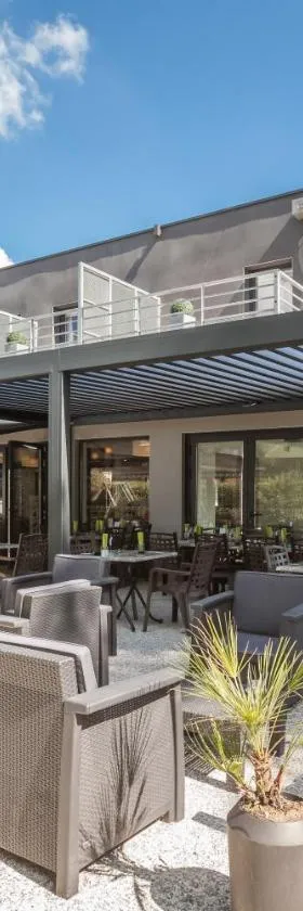 Logis Hotel Restaurant & SPA Au Comte d'Ornon，位于格拉迪尼昂的酒店