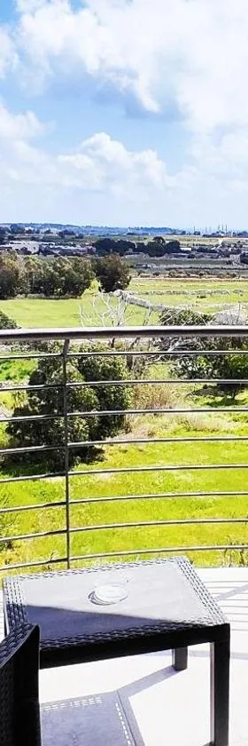 Skyline Court Holiday Apartments，位于Għaxaq的酒店