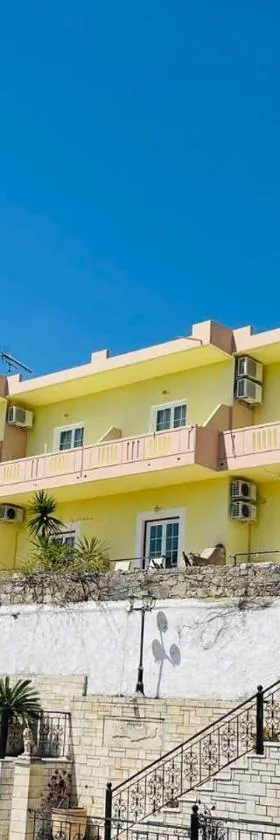 PROFILIO Apartments & Studios，位于艾克索珀里斯的酒店