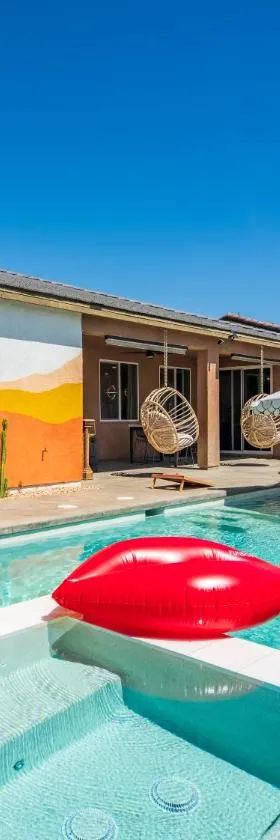 5br3b Pool, 2mi To Fstvals, Ev Chrgr, Gym, Games，位于印地欧的酒店