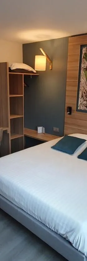Logis Hôtel - Les Pasteliers，位于拉沃尔的酒店
