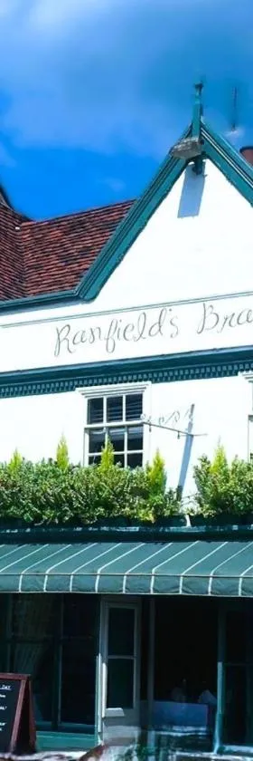 Ranfield's Brasserie Hotel Rooms，位于科格索尔的酒店