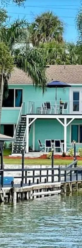 Lakefront Duplex With Pontoon Boat 3 Bed House，位于芒特多拉的酒店