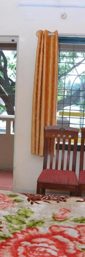Vinayaka Deluxe Lodge，位于库斯哈尔纳加尔的酒店