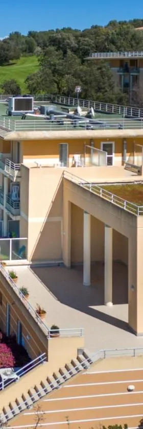Nemea Appart Hotel Green Side Biot Sophia Antipolis，位于比奥的酒店