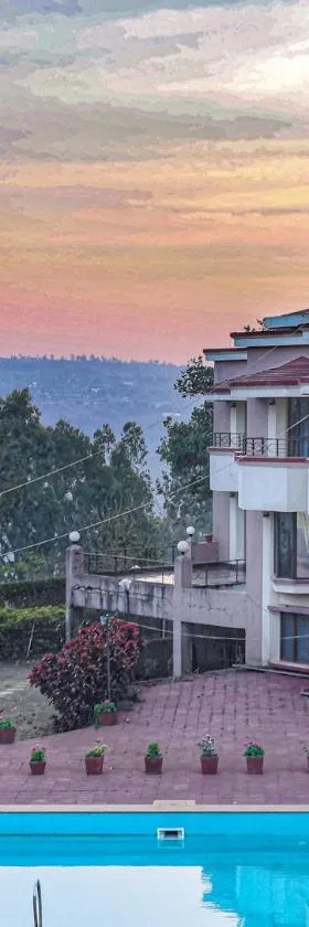 The Dhanhills - a valley view hotel in panchgani，位于潘奇加尼的酒店
