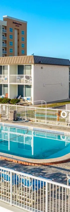 Fantasy Island Resort, Daytona Beach Shores，位于德通纳海滩海岸的酒店