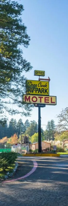 Dean Creek Resort，位于Redway的酒店