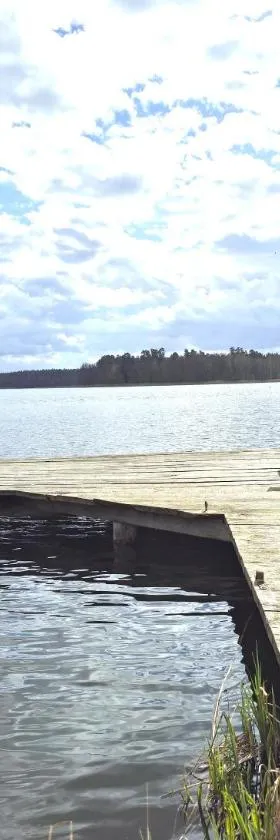 Mazury Apartament/Dom z ogródkiem całoroczny przy jeziorze，位于Sędańsk的酒店