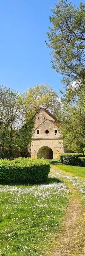 Domaine des Forges de la Vache，位于Raveau的酒店