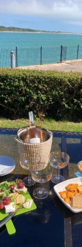 Oyster Bay Holiday Apartment Dundrum，位于Dundrum的酒店
