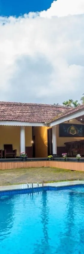 Chandragiri Heritage Bungalow By ZOMESTAYS，位于Vaduvanchal的酒店