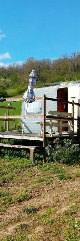 Campingfiz，位于Varzy的酒店