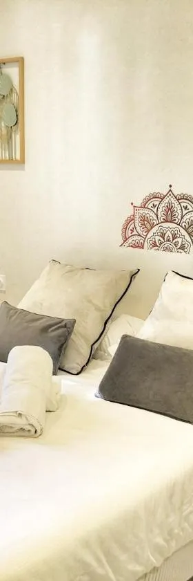 Hôtel Ô9 marches，位于荷里尤的酒店
