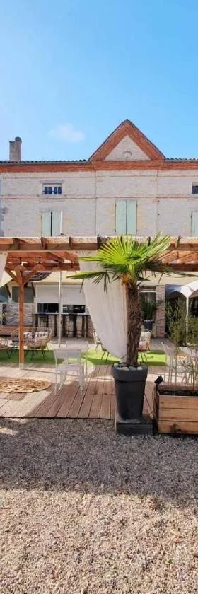 Domaine le Baraillot, Chambres et repas d'hôtes, soirée étape，位于Aiguillon的酒店