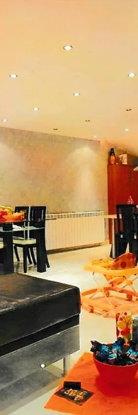 Тристаен апартамент -УЮТ и Топлина，位于扬博尔的酒店