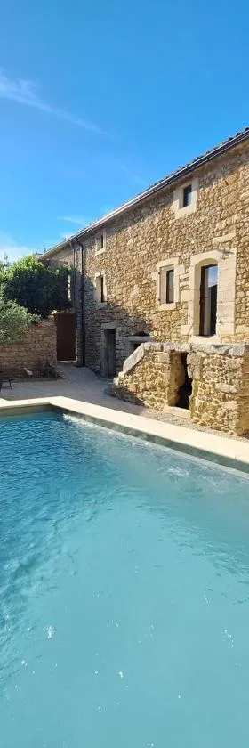 Chez Véro chambres d'hôtes & Maison en pierre contemporaine，位于叙兹拉鲁斯的酒店