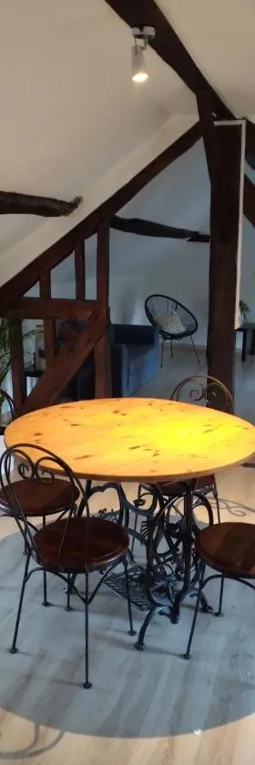 Appartement à l'étage，位于Le Mesnil-Durand的酒店
