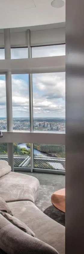 Vilnius TV Tower Apartments DEBESYS，位于维尔纽斯的酒店
