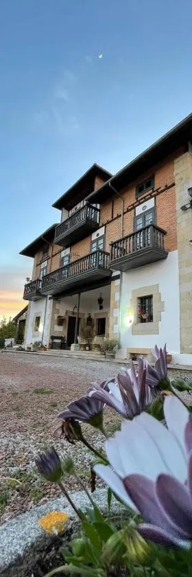 Hotel Palacio La Casona de Cerrazo，位于Cerrazo的酒店