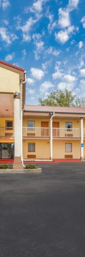 Americas Best Value Inn-Montezuma，位于Montezuma的酒店