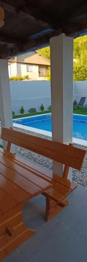 Sasha Apartment and Swimming Pool，位于Gornje Selo的酒店