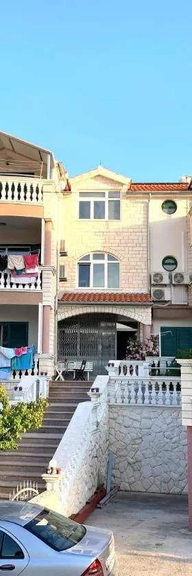 Apartments Bilo - Jela & Ivan，位于Dolac的酒店