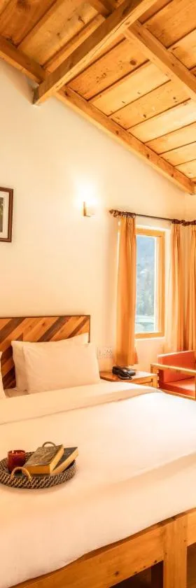 Prakriti-The Retreat，位于Gangotri的酒店