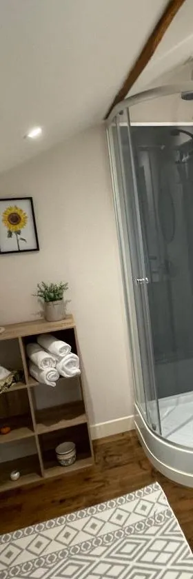 Sunflowers，位于Le Dorat的酒店