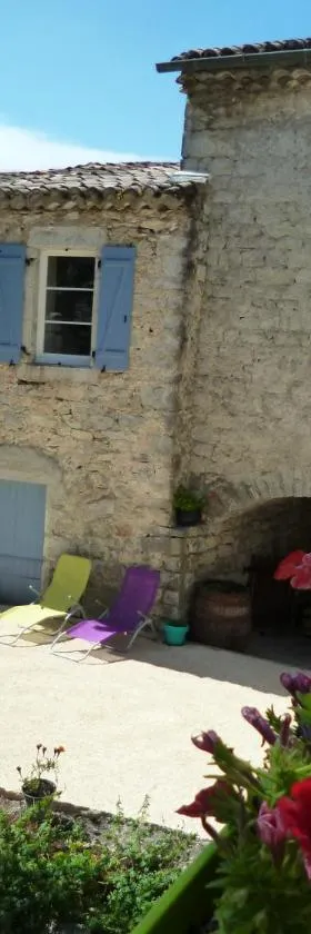 Mas les Dolmens Chambres et table d'hôtes，位于Beaulieu的酒店