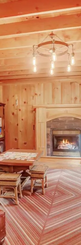 Spacious Classic Cabin Retreat- near Lassen，位于Mill Creek的酒店