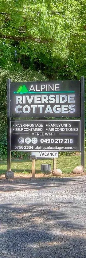 Alpine Riverside Cottages，位于波瑞庞卡的酒店
