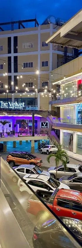 THE VELVET SUITES AND HOTEL，位于达沃市的酒店