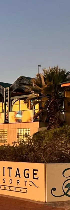 鲨鱼湾海瑞泰度假酒店，位于德纳姆的酒店
