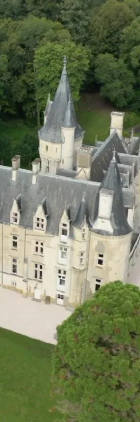 Château d'Amenon à 35mn du circuit du Mans et 35mn de Tours，位于La Chapelle-aux-Choux的酒店