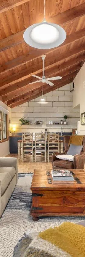Jamieson Cottages - Cottage Three - Sleeps 4，位于Howqua的酒店