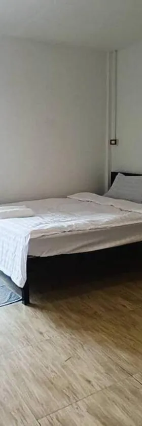 Chubby 9 Standard room，位于Ban Bang Phlat的酒店