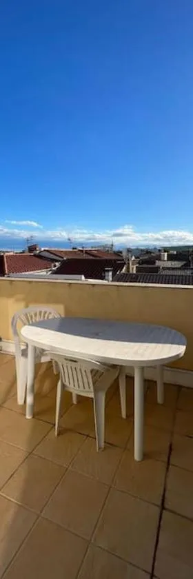 Appartement avec terrasse Classé，位于拉努韦勒港的酒店