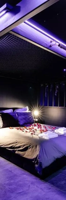 Bisou X, nuits érotiques & spa.，位于Biéville-Beuville的酒店