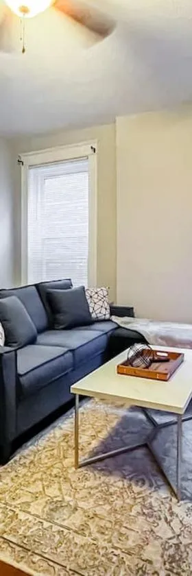 Urban 1BR Nurse's Retreat Barnes & Children's，位于塔格罗夫的酒店