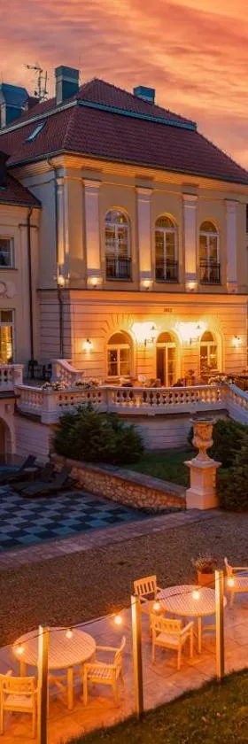 Hotel Pałac Alexandrinum，位于Krubki的酒店
