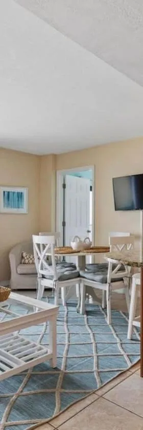 Breathtaking Ocean Views! Sunglow Resort 1002 by Brightwild，位于德通纳海滩海岸的酒店