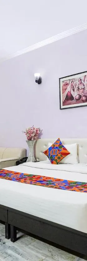 FabExpress IVY Inn Sector 35，位于诺伊达的酒店
