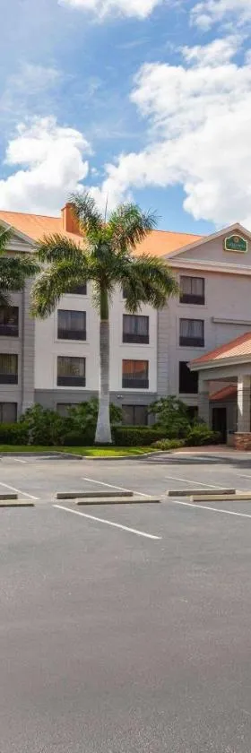 北那不勒斯博尼塔温泉的拉金塔旅馆及套房，位于博尼塔斯普林斯的酒店