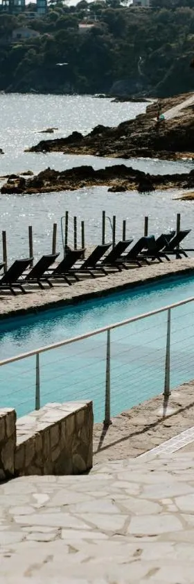 Résidence hôtelière Le Provençal à Giens - Bord de mer，位于耶尔的酒店